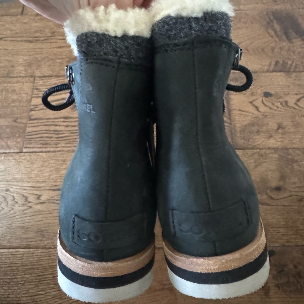 NWOT Sorel Gray Wool & Black Lace-Up Sherpa Ankle Boots - Picture 2 of 5